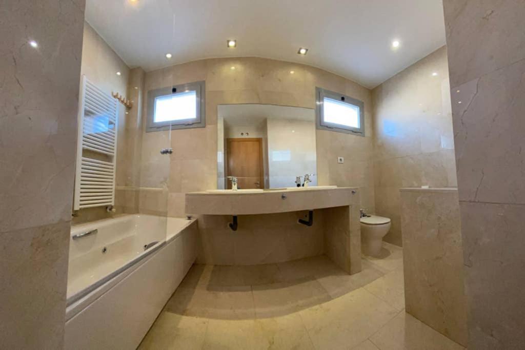 Valdevebas chalet con piscina en Madrid centro WIFI gratis Exterior foto