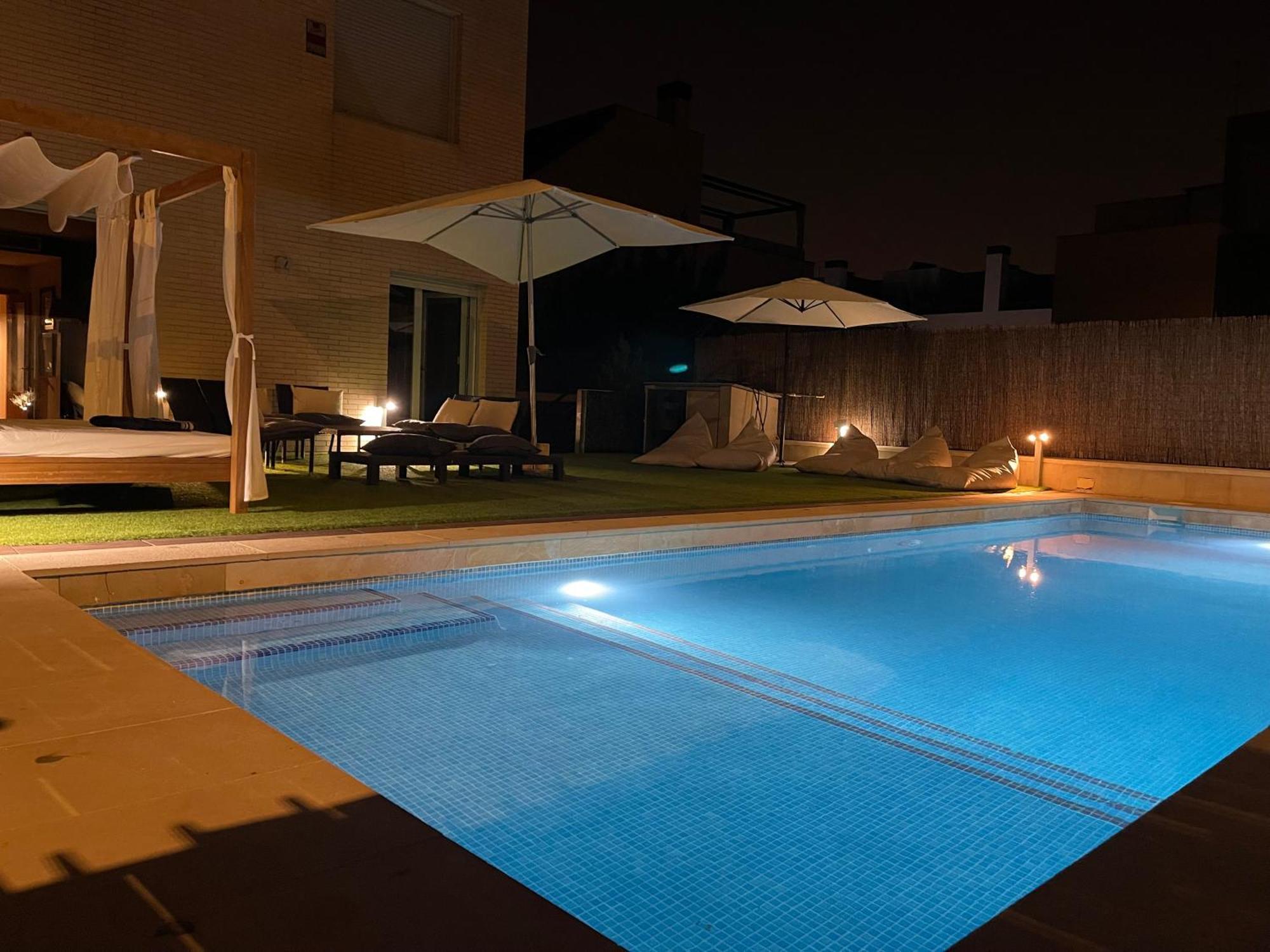 Valdevebas chalet con piscina en Madrid centro WIFI gratis Exterior foto